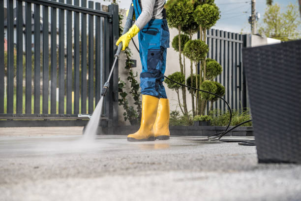 Best Garage Pressure Washing  in Jourdanton, TX